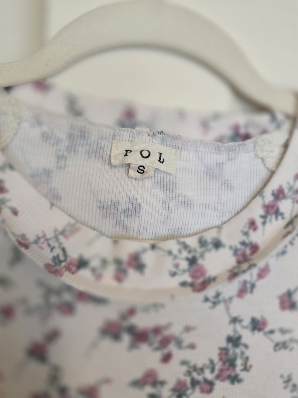 POL Women's Floral Ruffle Pullover Sweatshirt - White & Pink - Picture 2 of 4
